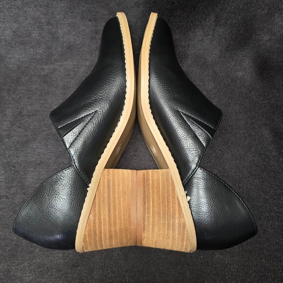 Cynthia Rowley Eddie Black Low Cut Ankle Bootie Faux Leather Chunky Heel Shoe - Picture 2 of 8